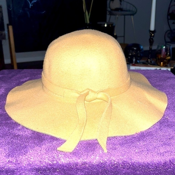 Fashion Hat - Picture 1 of 2